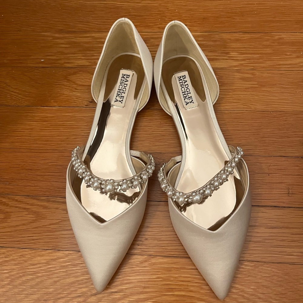 Badgley Mischka Natalia flats ivory sz 9.5 NWT